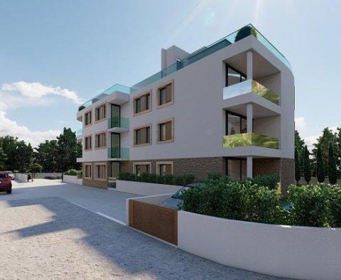Luksusowy nowy penthouse z prywatnym basenem w okolicy Zadaru, zaledwie 10 metrów od morza - pic 10