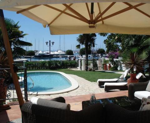 Exceptional villa in Umag first line to the sea, with swimming pool - pic 4