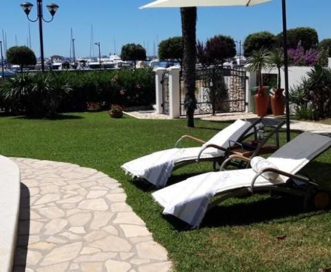 Exceptional villa in Umag first line to the sea, with swimming pool - pic 24