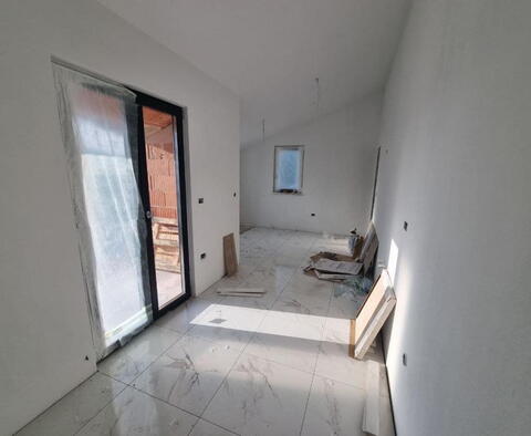 Vila ve výstavbě se dvěma apartmány a bazénem v Poreči - pic 9