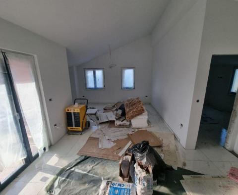 Vila ve výstavbě se dvěma apartmány a bazénem v Poreči - pic 14