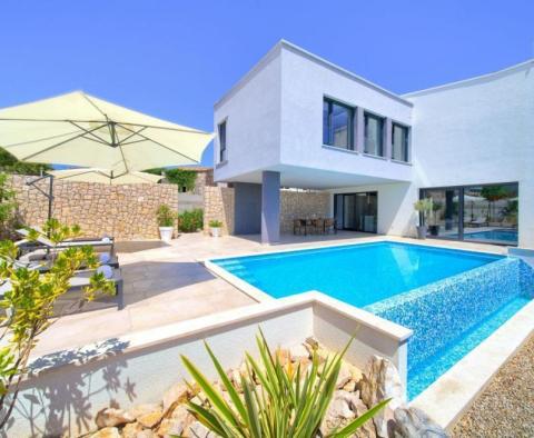 Exclusive newly built villa with pool in quiet location near Krk town! - pic 2