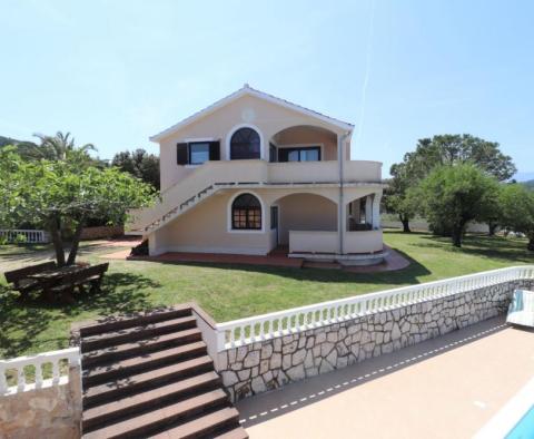 Villa and apartment house in a great location on Rab island in Supetarska Draga 