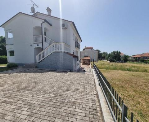 Apart-house with 6 apartments in Poreč, 4 km from the sea - pic 2