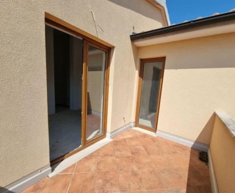 Second part of double house for sale in Kaštelir - pic 5