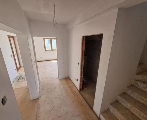 Second part of double house for sale in Kaštelir - pic 9