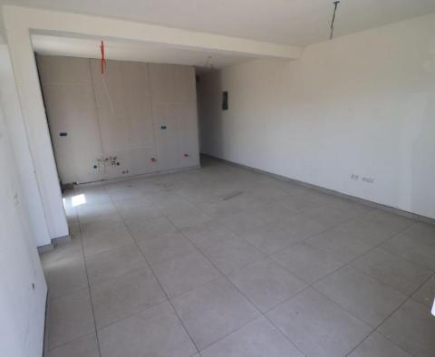 Dwupokojowy apartament z basenem w miejskiej willi na półwyspie Pag - pic 21