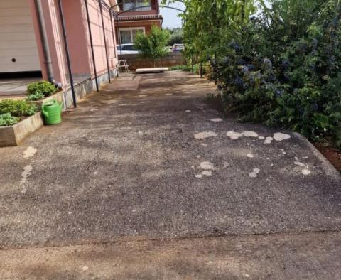 Maison avec garage et grand jardin à Poreč, à un prix équitable - pic 7