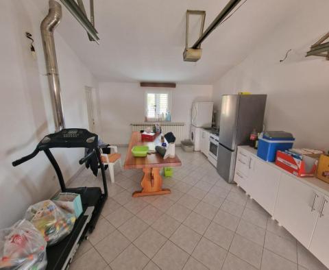 Haus mit Garage und großem Garten in Poreč, zum fairen Preis - foto 15