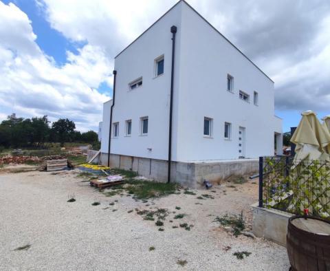 Moderne Villa mit Swimmingpool, umgeben von Natur in der Gegend von Vodnjan - foto 3