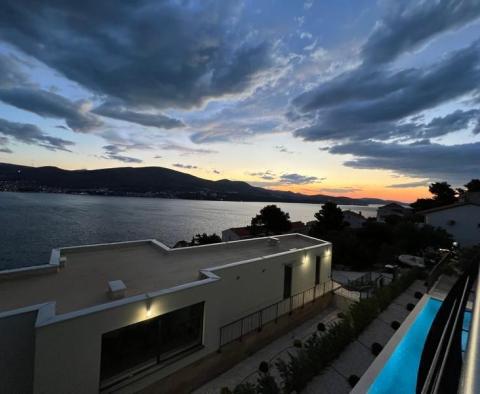 Schöne neue moderne Villa zum Verkauf auf Ciovo, nur 90 Meter vom Meer entfernt - foto 23