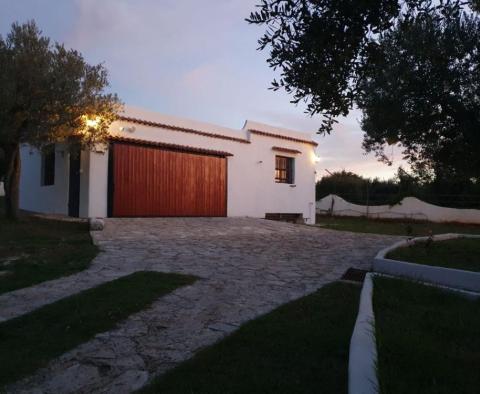 A unique rustic villa with a view of the Brijuni Islands in Galizana! - pic 9