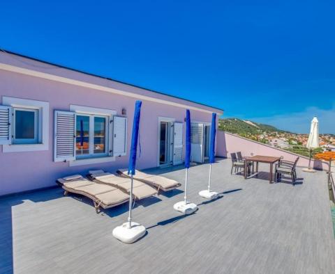 Luxusvilla mit 7 Schlafzimmern und 4 Apartments mit Meerblick, Rab - foto 2