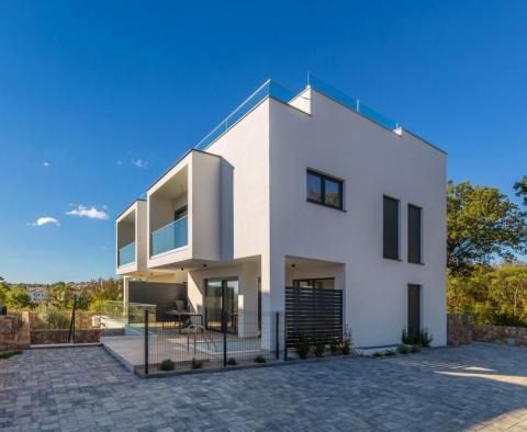 Luxuriöse Maisonette-Wohnung mit herrlicher Dachterrasse und Dachpool auf der Halbinsel Krk - foto 2