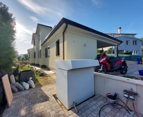 Superbe villa à la périphérie de Rovinj avec vue sur la mer - pic 16