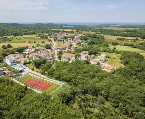 Luxusvilla teniszpályával, medencével és tengerre néző kilátással a romantikus Vrsarban - pic 3