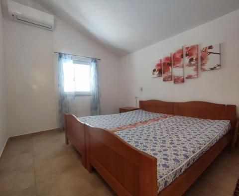 Dom z 3 apartamentami na sprzedaż w Kavran, Marčana 