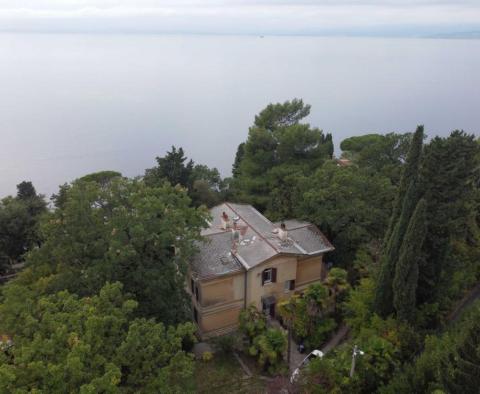 Lux old-timer villa in Opatija for complete modernization 