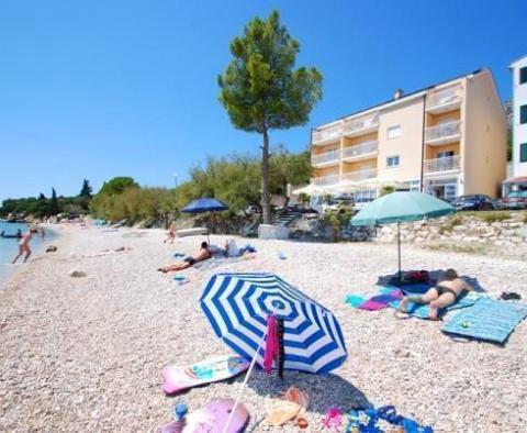 Tolles Apart-Haus am Wasser mit 16 Apartments an der Makarska Riviera 