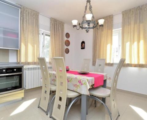 Apart-house se 4 apartmány na prodej v Zambratija, Umag, s výhledem na moře, pouhých 400 metrů od moře - pic 8