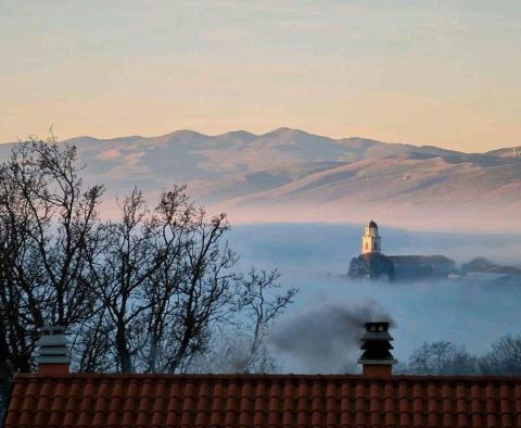 Három apartmannal, kilátással és úszómedencével rendelkező ingatlan Bribirben, Novi Vinodolskiban - pic 7