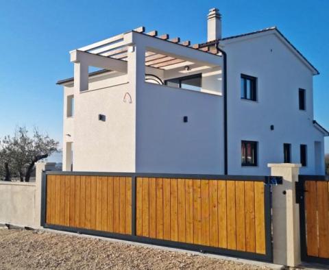 Modern villa with swimming pool in Marčana with distant sea views - pic 4