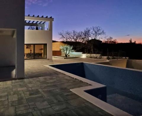 Modern villa with swimming pool in Marčana with distant sea views - pic 9