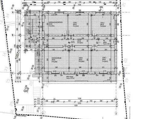 Samostatně stojící starý dům 2 prostorných bytů a 4 garáží s projektem na přístavbu v Omiši - pic 4