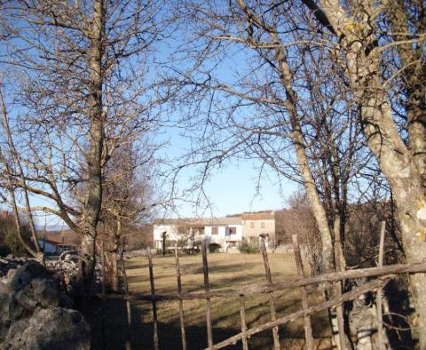 Dom w Garica, Vrbnik na dużym terenie o powierzchni 2000 m2. 