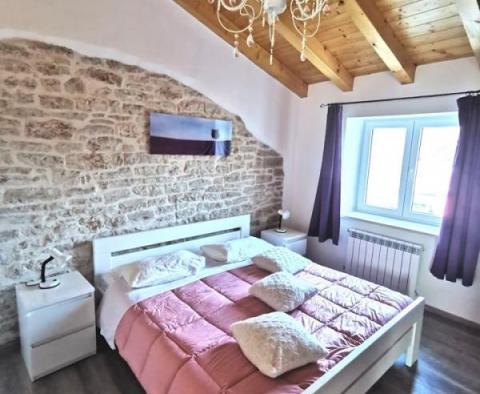 Két tömör kő villa medencével eladó Višnjanban, Porec környékén - pic 32