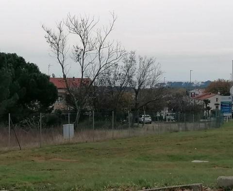 Terrain à bâtir unique à Porec avec possibilité de commencer la construction immédiatement - pic 7