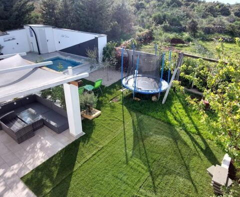 Villa de 2 appartements à Pomer, région de Medulin, avec piscine et vue mer - pic 44