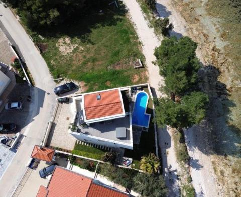 Beautiful villa of a unique location first row to the sea in Zadar area - pic 7