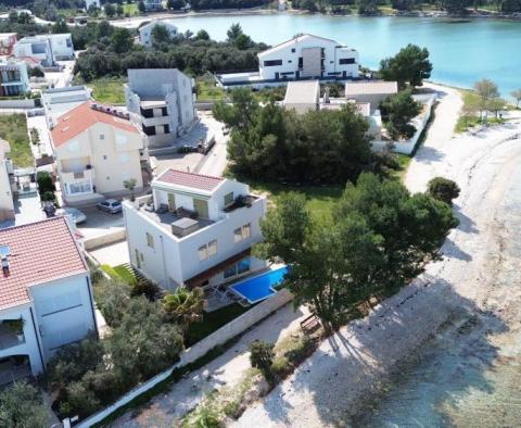 Beautiful villa of a unique location first row to the sea in Zadar area - pic 8