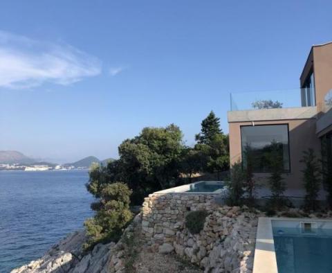 Két modern villa egy elszigetelt szigeten Dubrovnik közelében, amelyek egyetlen villává egyesíthetők 422 m2 felülettel és 5656 m2 földterülettel - pic 17