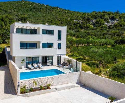 Nouvelle villa moderne à la périphérie de Dubrovnik en première ligne de mer à seulement 30 mètres de la plage - pic 2