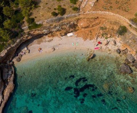 Városi terület panorámás kilátással a tengerre Hvar szigetén - pic 12