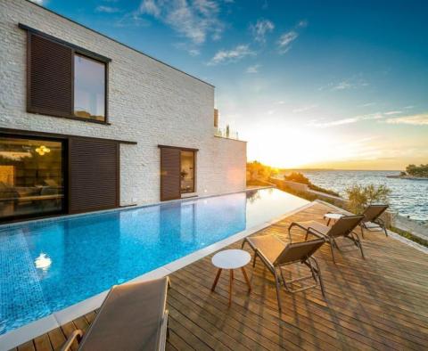 Modern villa in a brand-new waterfront complex in Sibenik area 