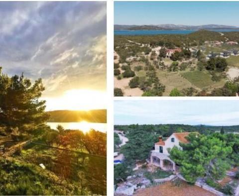 Egyedülálló vízparti kastély Sibenik környékén, hozzáféréssel a mólóhoz és a strandhoz - pic 12