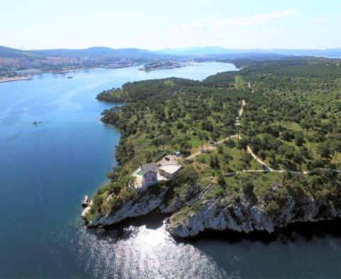 Unique lighthouse-type isolated property with private pier in Sibenik area - pic 5