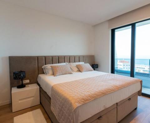 Jasny, luksusowo urządzony apartament w centrum Opatiji z basenem, 200 metrów od Lungomare, garażem, widokiem na morze - pic 15
