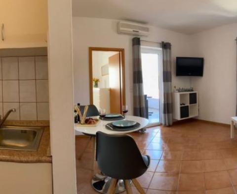 Nowy dom apartamentowy w Rovinj 900 metrów od morza - pic 40