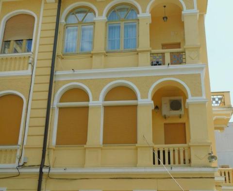 Appartement exclusif dans une villa Art Nouveau à 50 mètres de la mer - pic 2