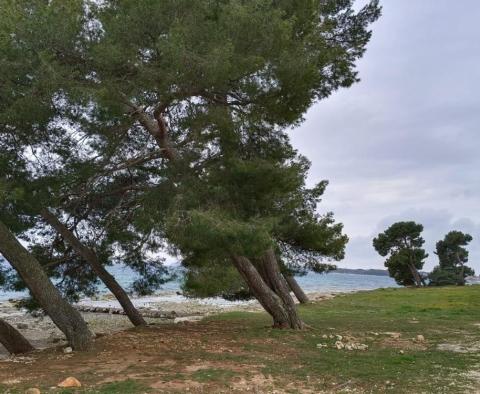 Wyjątkowa działka miejska na sprzedaż w Fažanie, 50 m od plaży - pic 34