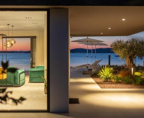 Magnificent 1st line modern villa by the beach in Zadar area - pic 20