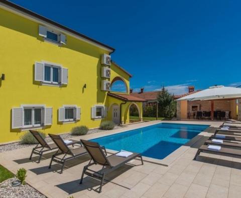 Villa with three apartments and pool in Mušalež, Poreč - pic 2