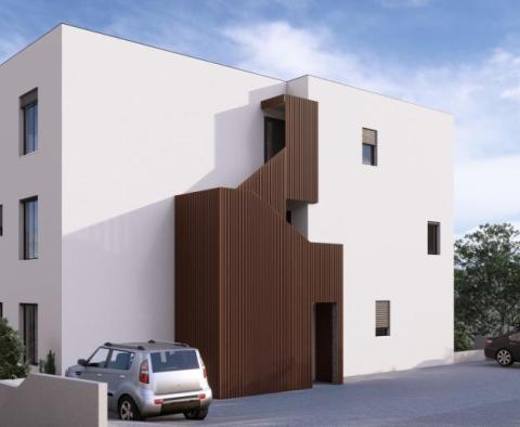 Luxusní nový byt v 1. linii k moři v oblasti Trogiru - pic 11