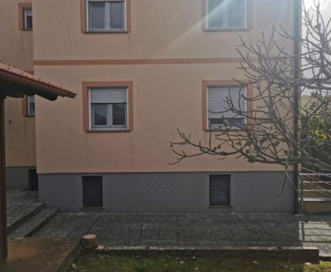 Dom wolnostojący z dwoma apartamentami w Malinskiej na wyspie Krk - pic 39