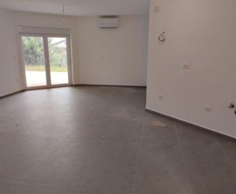 Zcela nový byt v Savudrija, Umag - pic 7
