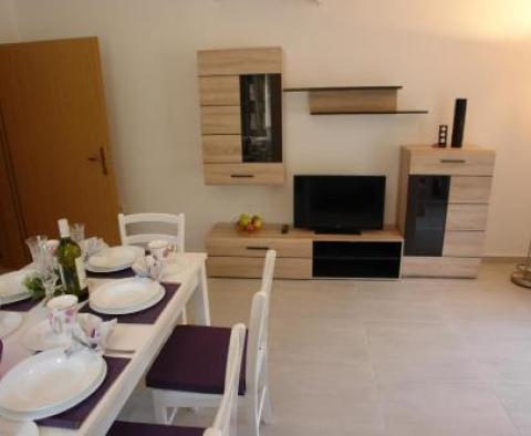 Obiekt turystyczny z 11 apartamentami w pierwszej linii od morza na wyspie Hvar - pic 36